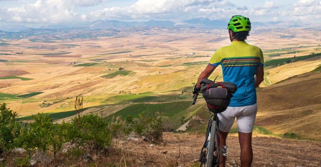 Cicloturismo senza stagioni, sette destinazioni per emozionarsi con la bici in inverno